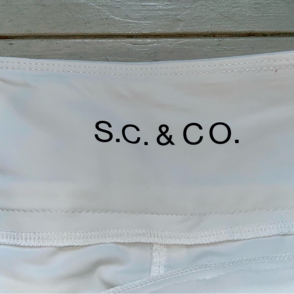 S. C. & Co. White Mini Skirt with Shorts Underneath Size L Front & Back Pockets - Picture 3 of 11